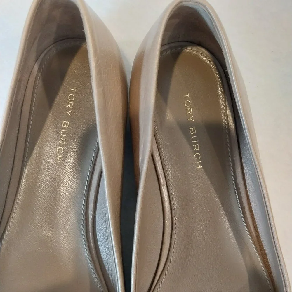 Tory Burch Flat Shoes Size 6 Beige Leather Logo Ballerina Slip On Nude.